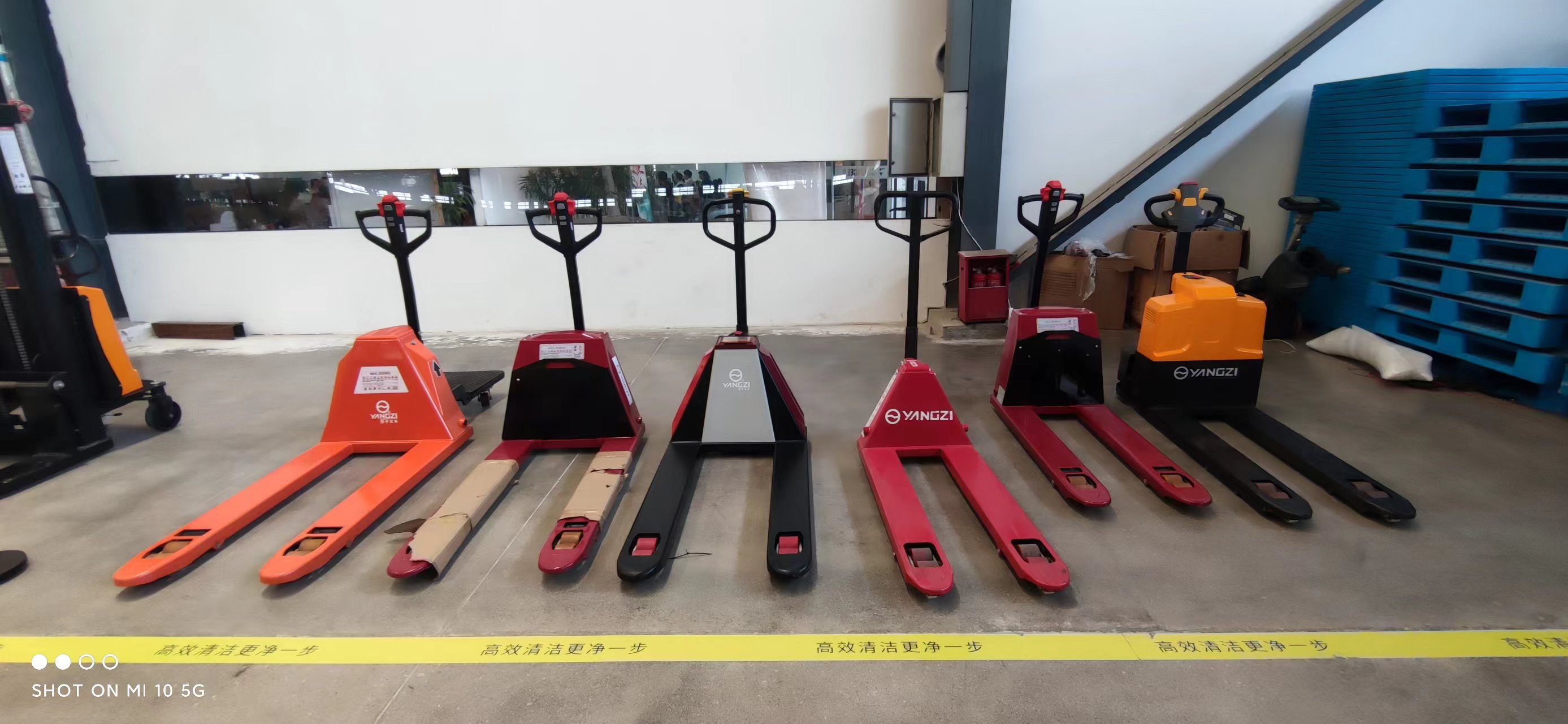 卸貨時電動堆垛車要注意什么 卸貨時電動堆垛車要注意什么